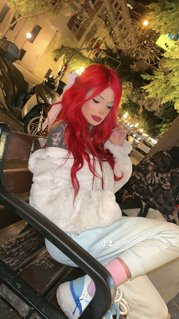 COLOMBIANA JOVEN EDUCADA AMABLE Y MUY. UENA HONDA