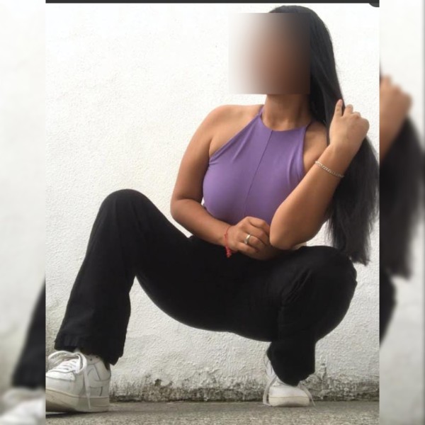 Una Chica Apasionada y muy cachonda 30 Rosas
