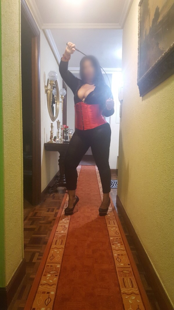 LEIRE MADURITA GOLFA DAME TODO SIN PIEDAD. ÚLTIMA SEMANA.