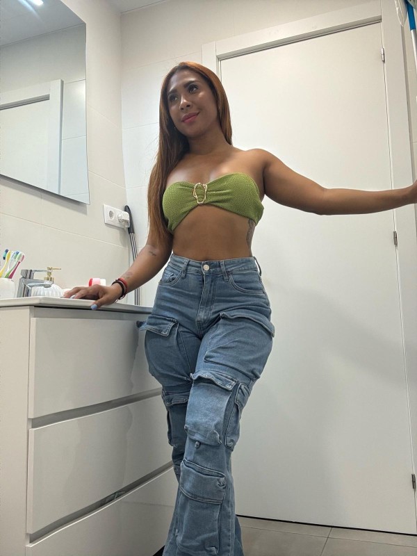 Una guapa y encantadora y muy ardiente colombiana