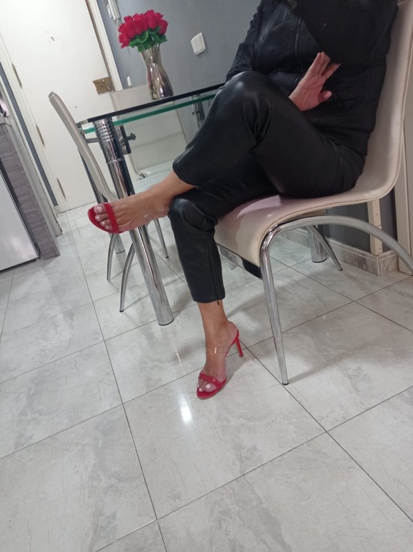 CARMINA, MASAJISTA DISPUESTA A COMPLACERTE…!!!