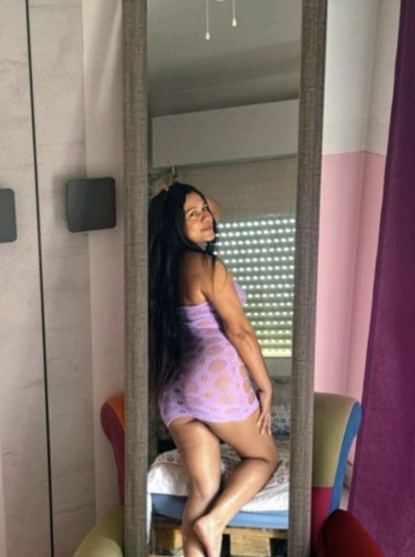 Chica  ardiente    con ganas  de fallar duro