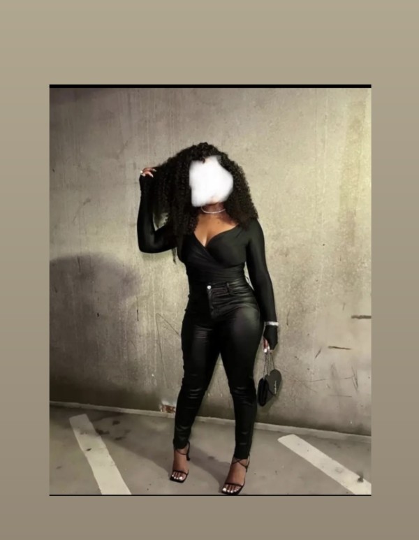 Laura disponible este . Bombón de chocolate