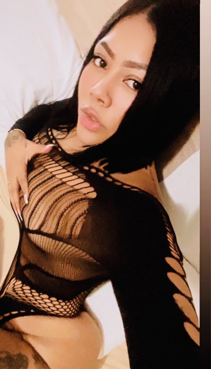 2 CHICAS GUAPAS, JOVENCITAS Y MUY FIESTERAS