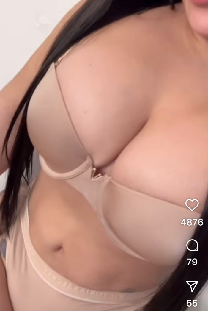 Rosa colombia la que llego para cumplir tu fantasía