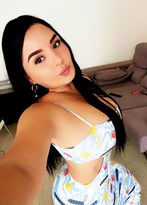 María luisa y Mónica buscamos tríos Puerto Sagunto