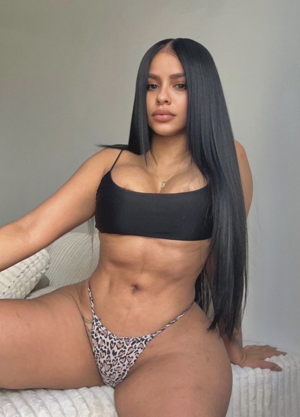 Doris sensual y extrovertida