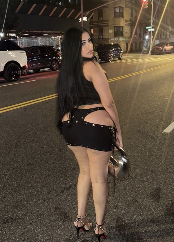 Doris sensual y extrovertida