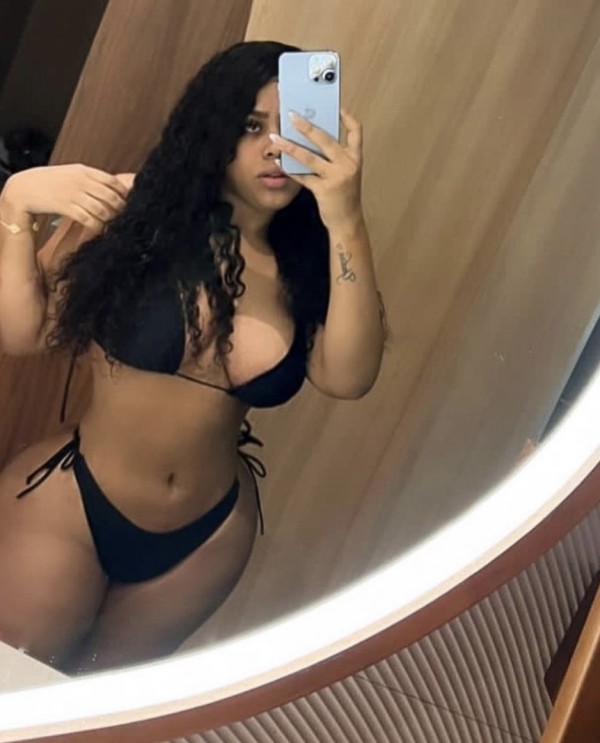 Nathalia Latina hermosa y sexi muy cariñosa