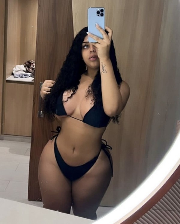 Nathalia Latina hermosa y sexi muy cariñosa