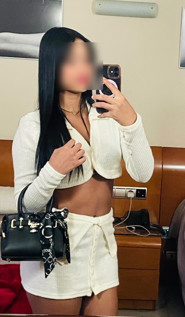 Natacha 19 Años – Venezolana joven, dulce y muy sensual