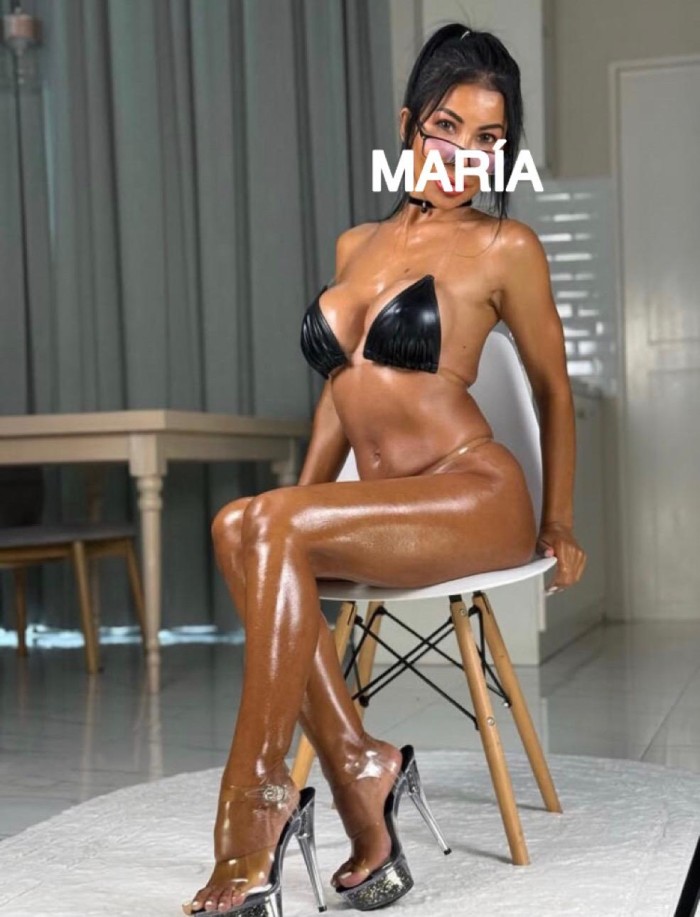 En Elda pechugona tipazo espectacular cariñosa mim