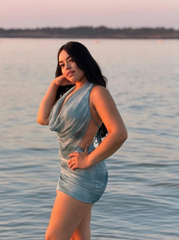 Selene, SOY LA CHICA QUE BUSCAS, NOS VAMOS A DIVERTIR