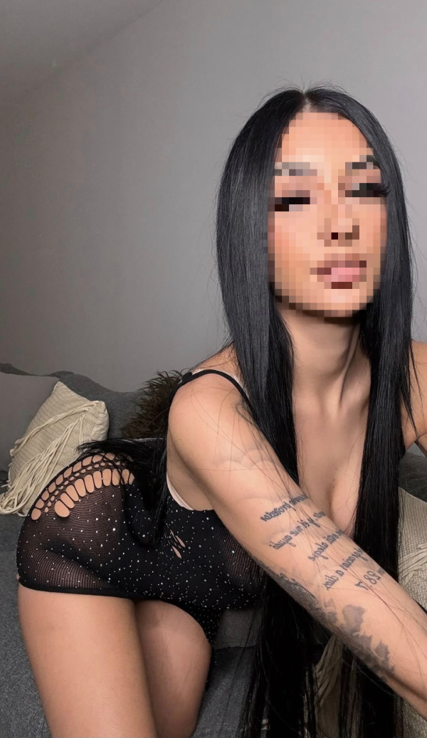 TU ESTUDIANTE FAVORITA UNA DIOSA PARA TI