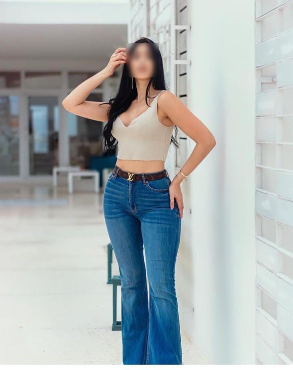 Chica de belleza natural sin intervenciones quirúrgicas Fotos caseras