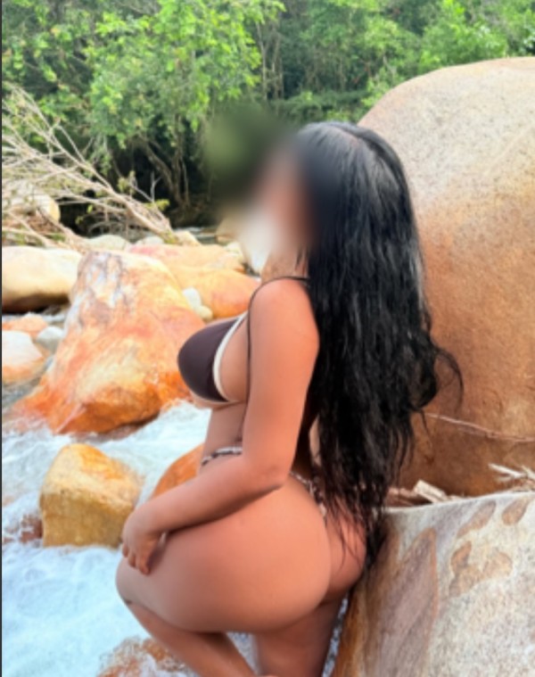 Latina ardiente, con curvas  exóticas