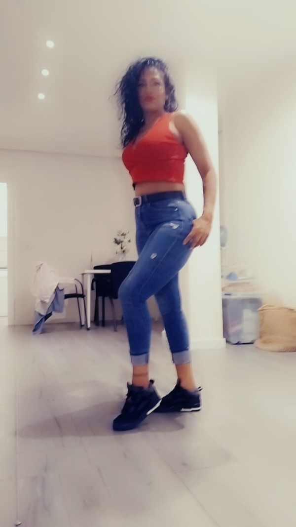 Solo salidas muy guarra morenasa