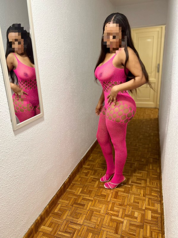 Novedad morenita fiestera de paso por Pamplona