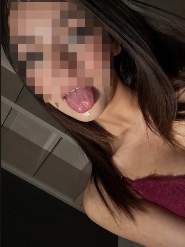 DELGADA ESPAÑOLA MUY COMPLACIENTE