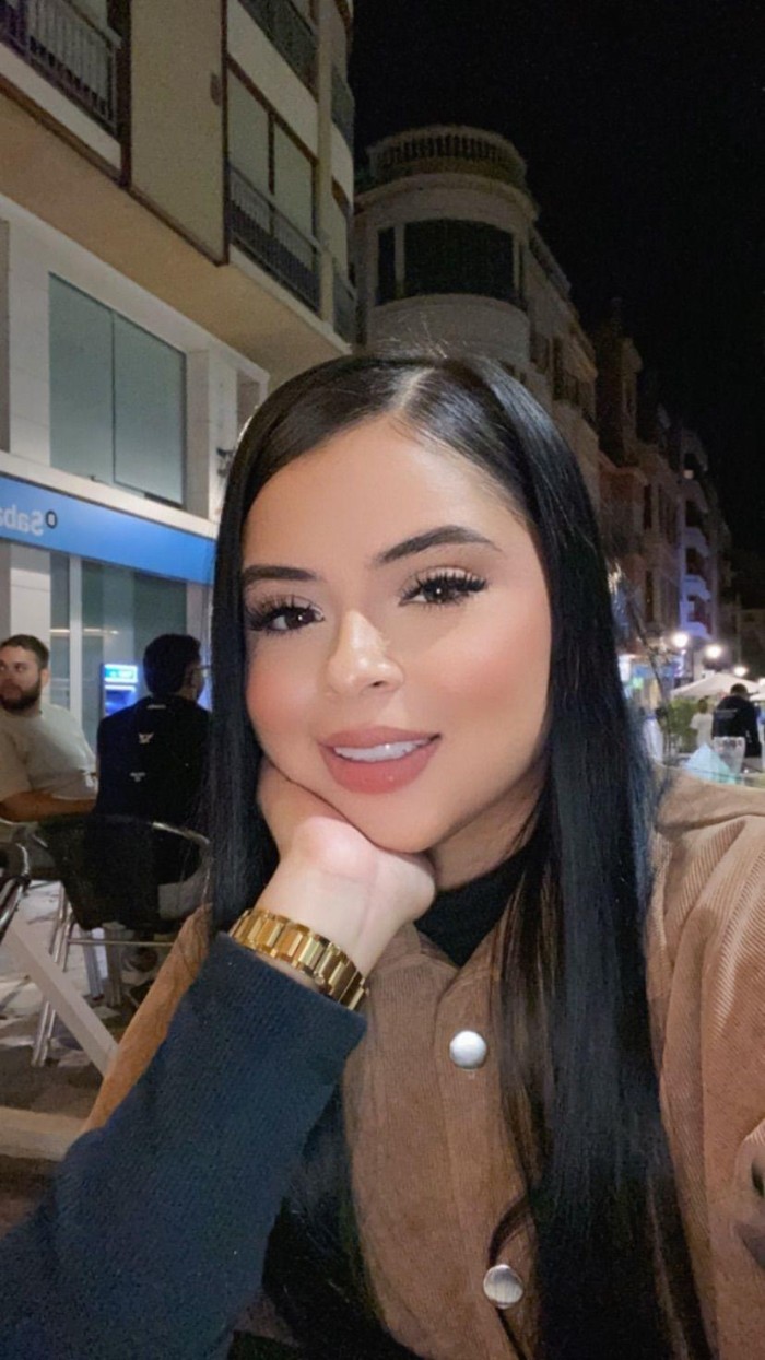 Pequeñita, jovencita sexy muy sensual