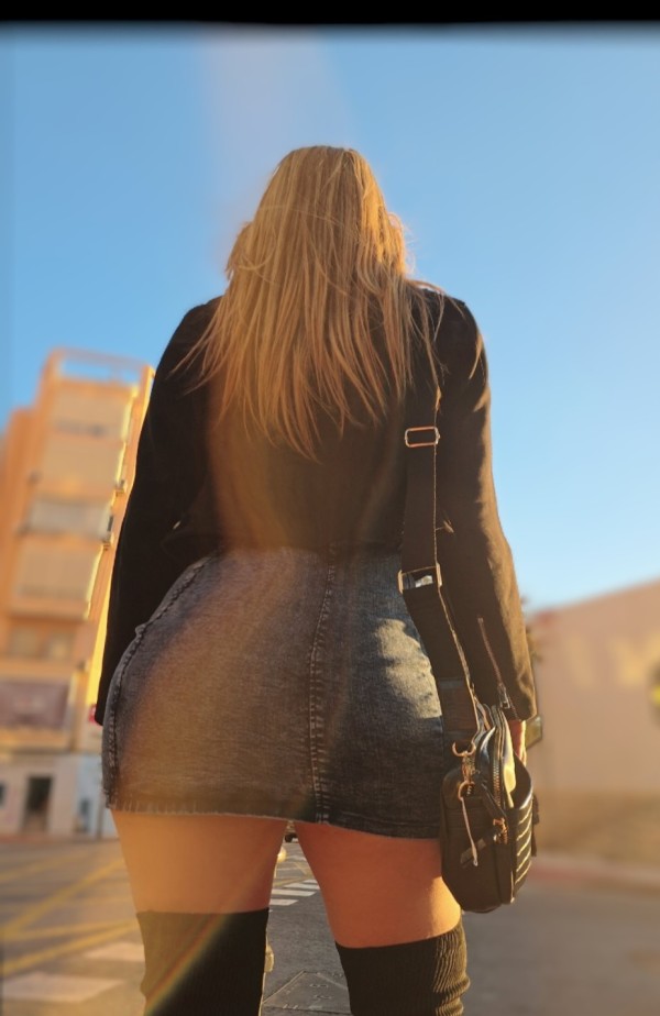 Eyacula en mi boca y culo . Chupame el clitoris