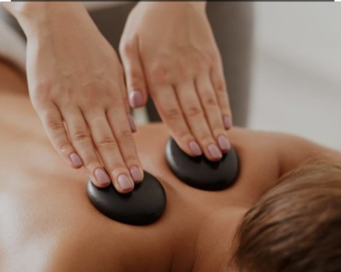 MASAJE TIBETANO CON PIEDRAS VOLCáNICAS