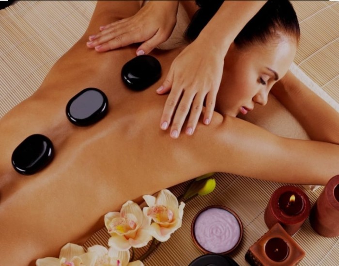 MASAJE TIBETANO CON PIEDRAS VOLCáNICAS