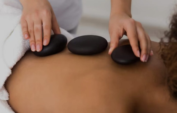 MASAJE TIBETANO CON PIEDRAS VOLCáNICAS