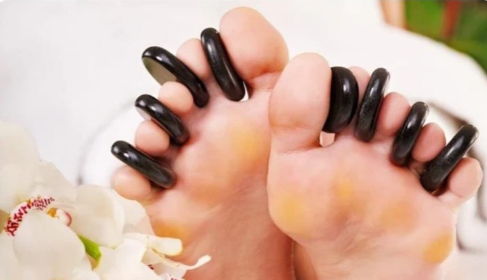 MASAJE TIBETANO CON PIEDRAS VOLCáNICAS