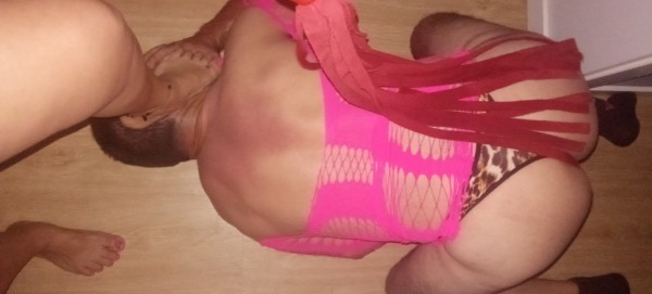 Garganta profunda salibada,fiestera amorosa besos