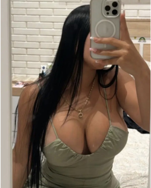 ESPAÑOLA Andaluza malagueña sensual 26 aaños fotos reales