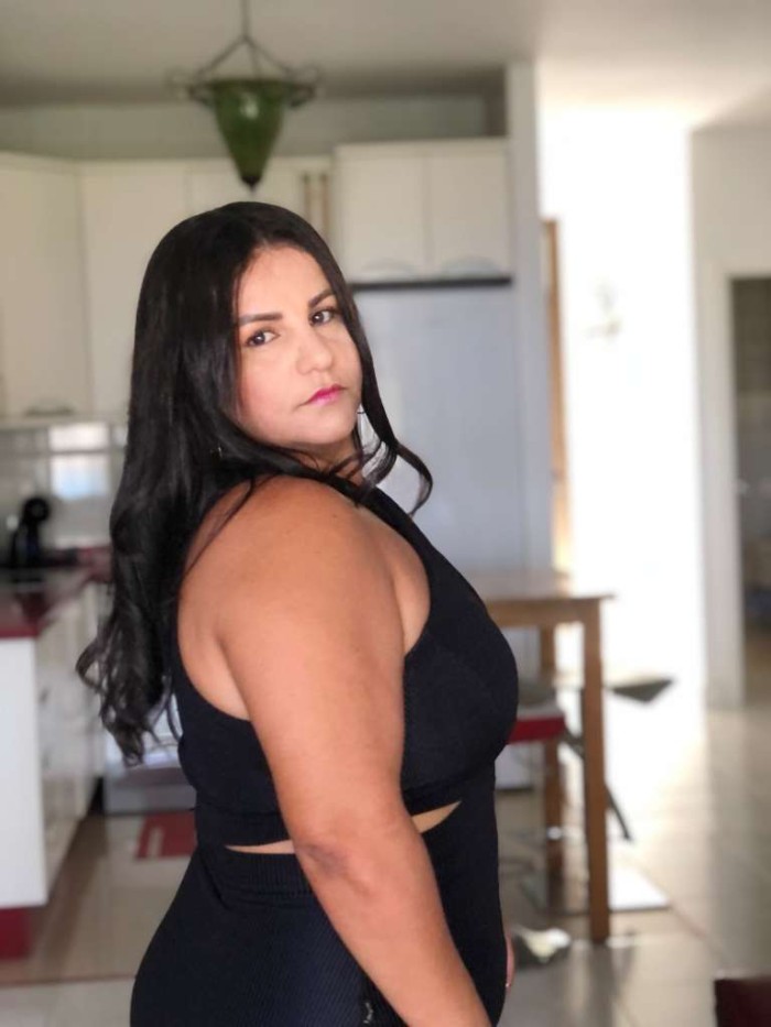 Brasileña con curvas que hipnotizan