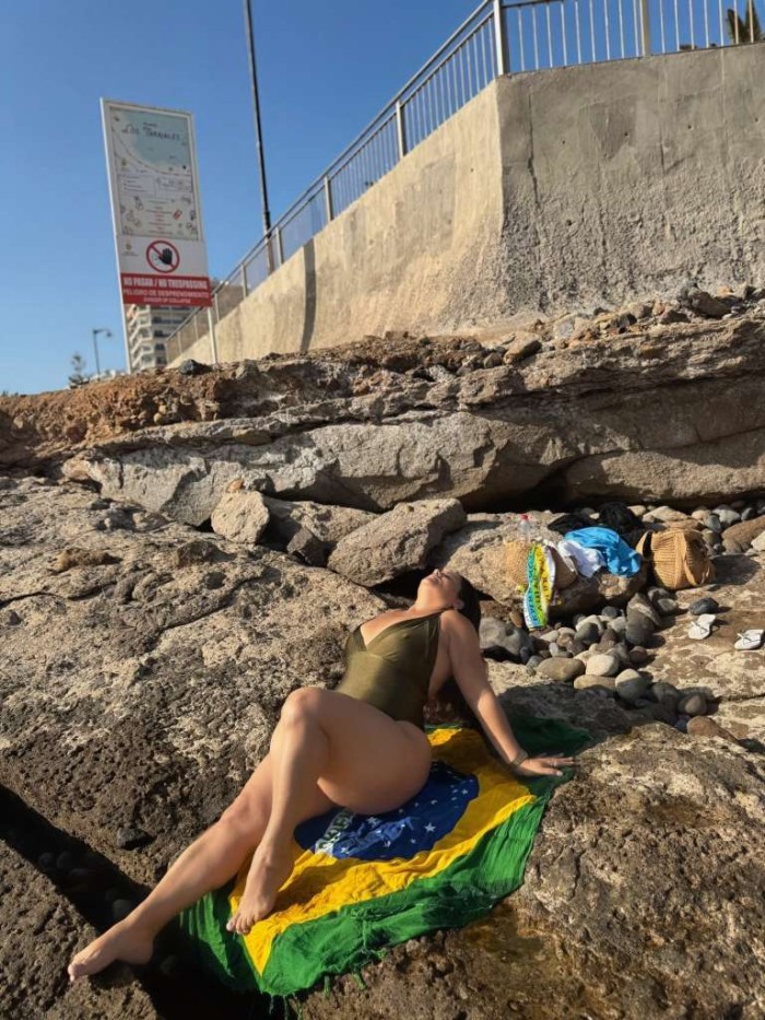 Brasileña con curvas que hipnotizan