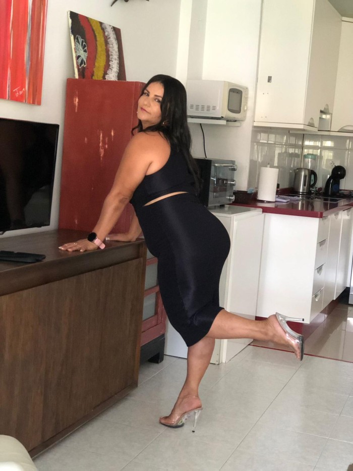 Brasileña con curvas que hipnotizan
