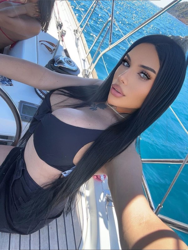 Transexual Bárbara Parker sexy pechos enormes un sueño