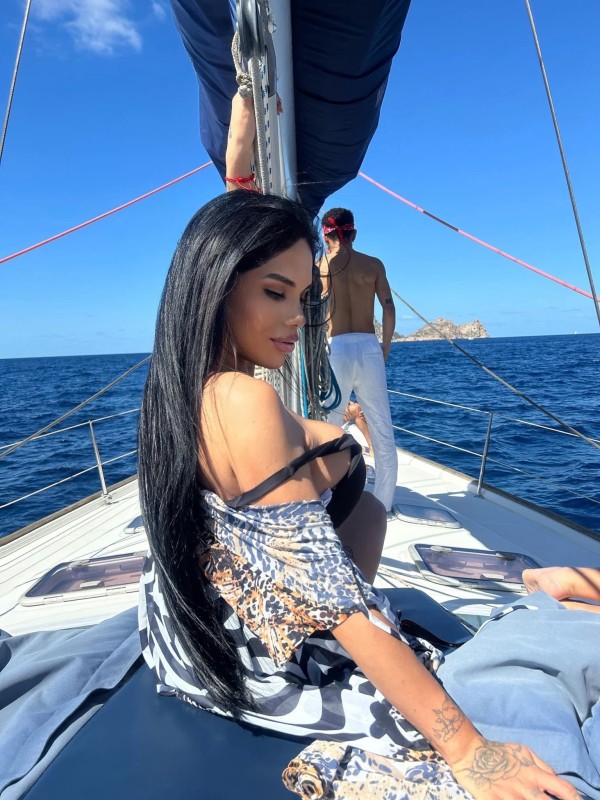 Transexual Bárbara Parker sexy pechos enormes un sueño