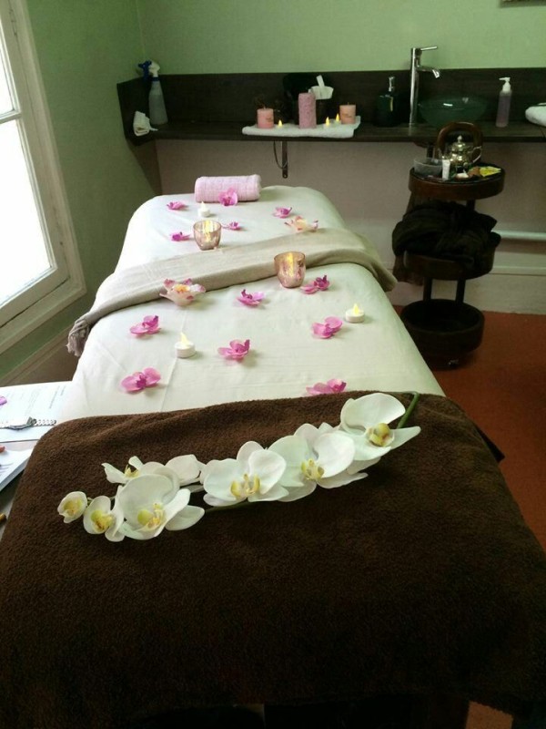 SOY INA, 20 AÑOS. NUEVA QUIROMASAJISTA Y ESTETICISTA EN MADRID