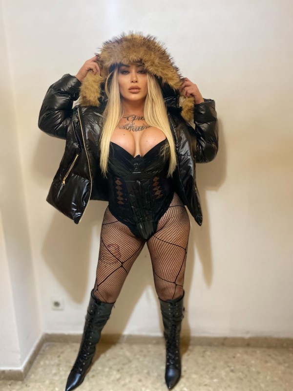 TRANS DOMINADORA FANTASTIC! CON AMBIENTE CLIMATIZADO