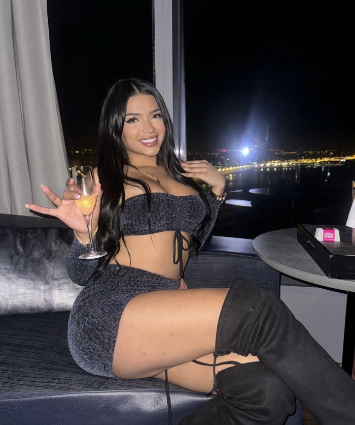 TAHIS BOMBA SEXY ACTIVA Y PASIVA POCOS DÍAS