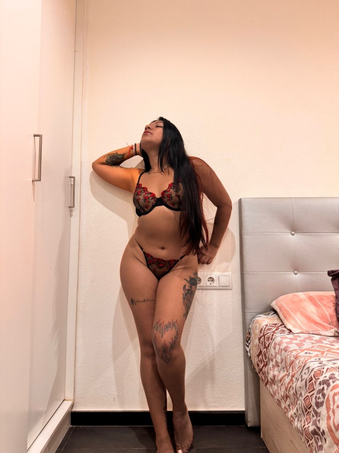 SEXY CAÑERA Y GUARRA EN LA CAMA EN TORRASSA