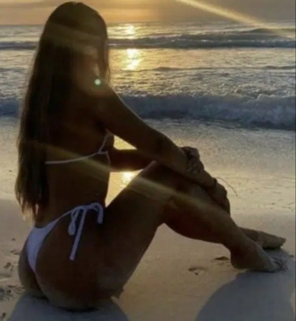 QUE HAY MáS DULCE QUE MIS CARICIAS Y MIS PLACERES