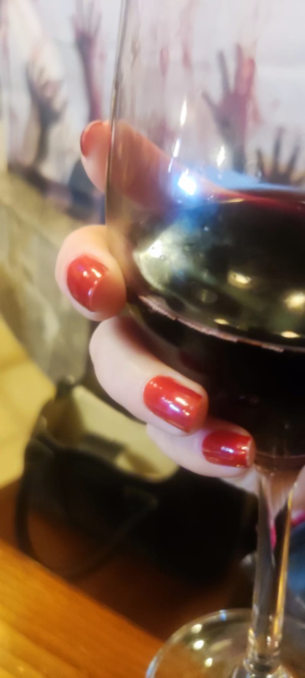 Rubia de bellas tetas naturales ,complaciente e implicada