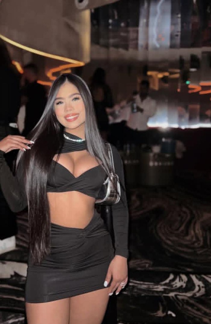 Emilia Chica ardiente y complaciente