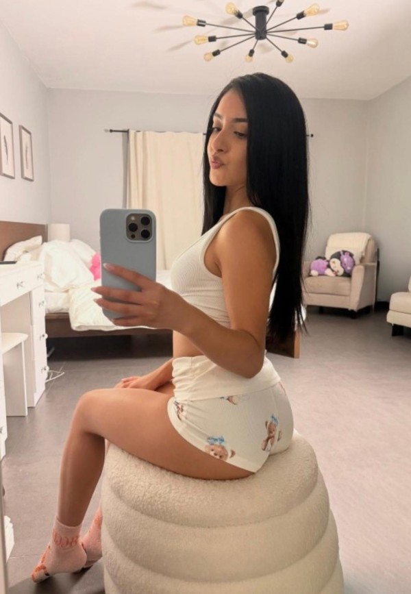 Divina y complaciente venezolana recién llegada