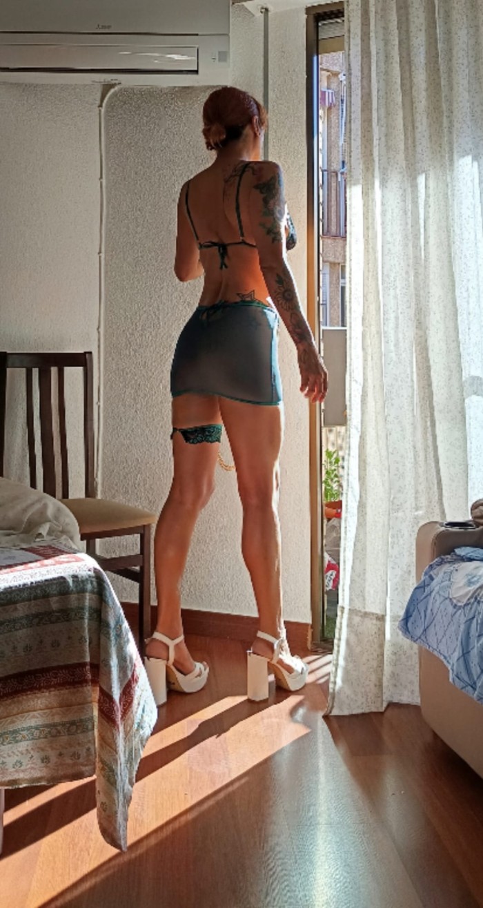 ESPAÑOLA REAL DELGADITA Y FIESTERA 24 HORA