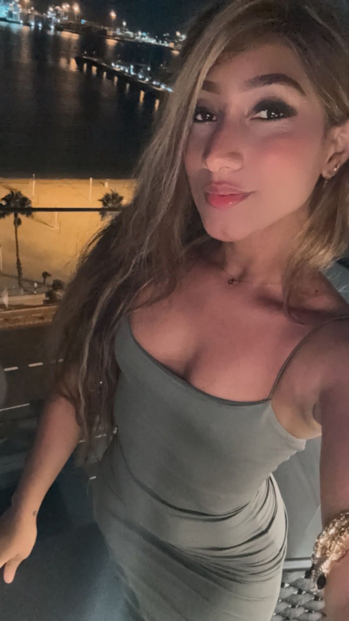 LLEGÓ LLEGÓ TU AMANTE FIESTERA Y CARIÑOSA