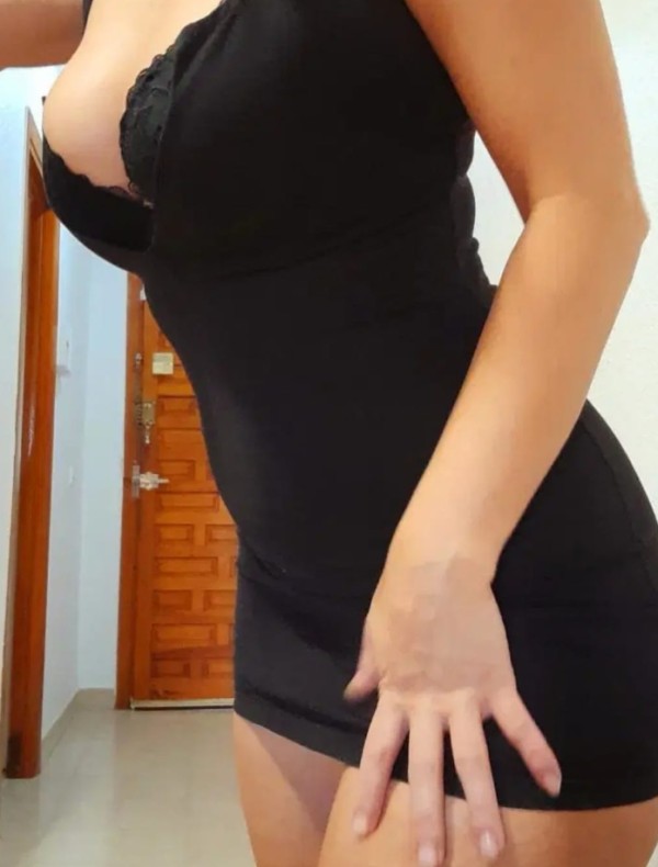 DIVERTIDA ALEGRE JUGUETONA SENSUAL ESPAÑOLA COMPLETA 24H EN AGUADULCE