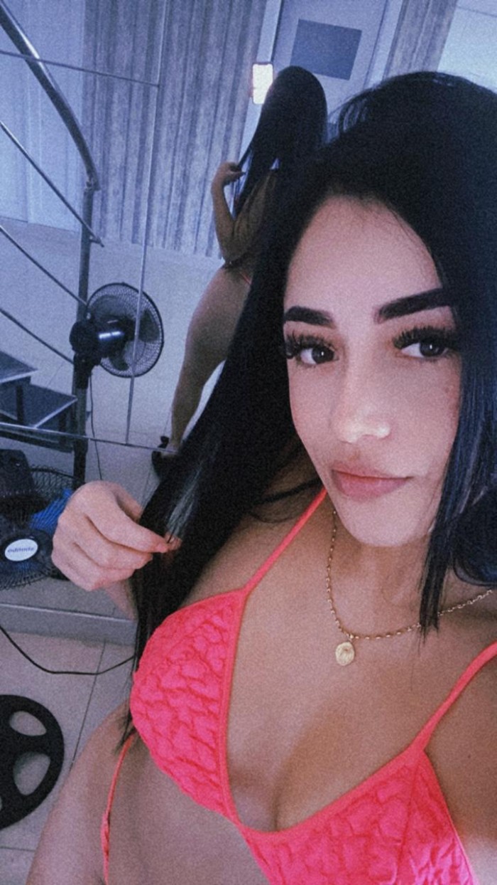 JOVENCITA DIVINA FLEXIBLE Y FIESTERA