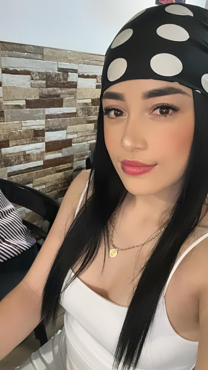 JOVENCITA DIVINA FLEXIBLE Y FIESTERA