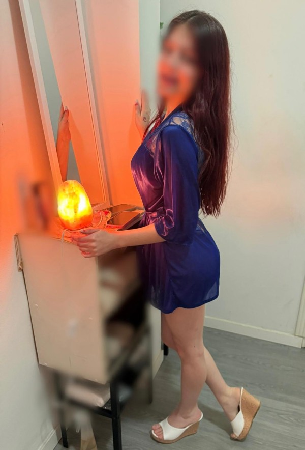 LARA 20 AÑOS, NUEVA MASAJISTA TITULADA EN MADRID